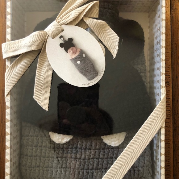 Swaddle with Beanie - Picture 1 of 2